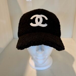 NEW Designer Sherpa Black & White Cap (FIRM ON PRICE)